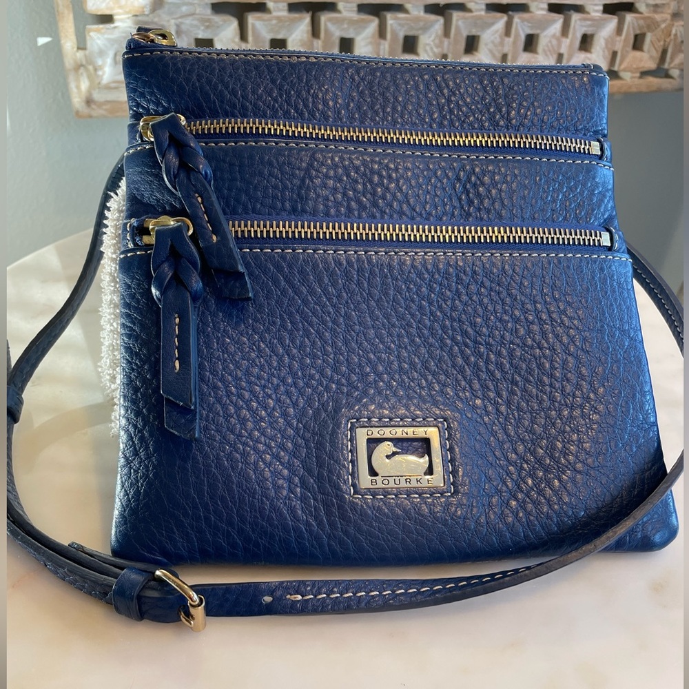DOONEY & BOURKE PEBBLE GRAIN CROSSBODY